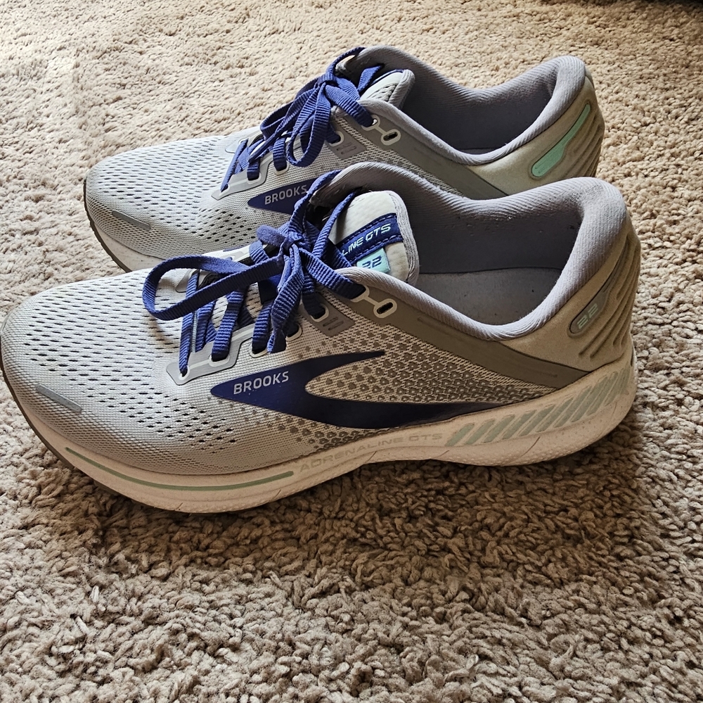 Brooks Women's Gray and Blue Sneakers GTS22 9W